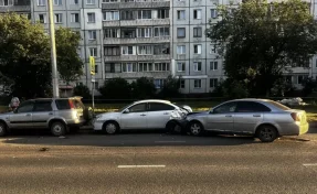 В Кемерове пьяный водитель протаранил три припаркованные машины, уходя от ГАИ
