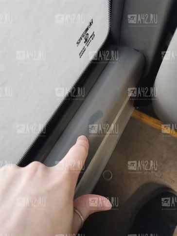 Фото: «Невозможно сесть, чтобы не испачкаться»: кемеровчанка пожаловалась на состояние автобуса №65 2