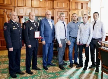 Фото: В Кузбассе наградили участников операции по поиску потерявшихся пенсионерки и её внука 1