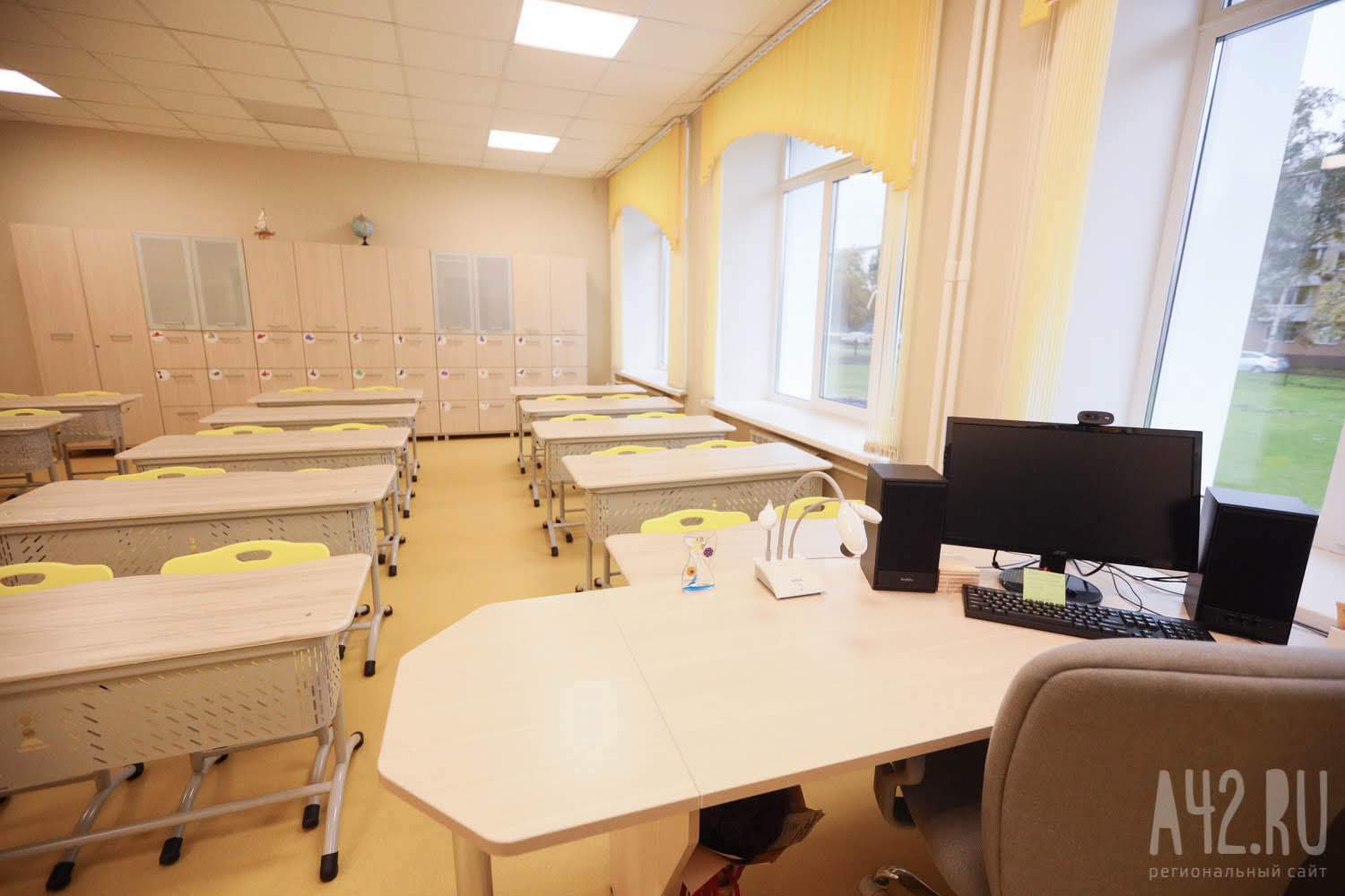 В Москве пожилого учителя обвиняют в развращении школьников на уроках 