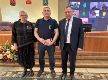 Фото: Жители Новокузнецкого округа спасли женщину и ребёнка из горящего дома 1