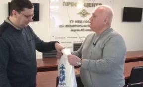 Кемеровчанину вручили видеорегистратор за снятое на видео нарушение