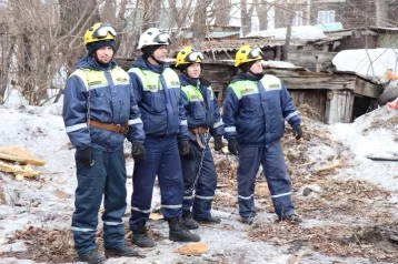 Фото: Кемеровские спасатели пришли на помощь 99-летней труженице тыла 1