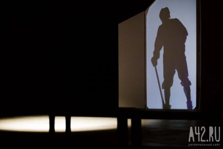 Фото: «Логика льда»: как сыграть в хоккей на сцене театра 27