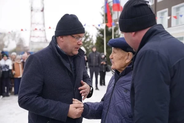 Илья Середюк поздравил легендарного кузбасского фронтовика Анатолия Терехова со 100-летним юбилеем