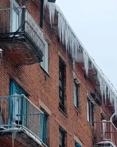 В кузбасском городе две управляющие компании оштрафовали за плохую уборку снега