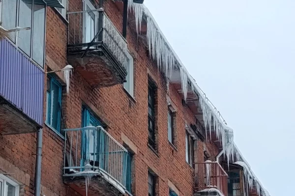 В кузбасском городе две управляющие компании оштрафовали за плохую уборку снега