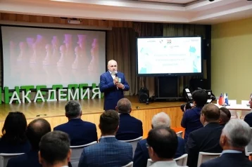 Фото: Первый в Сибири: губернатор Кузбасса открыл необычный шахматный центр 1