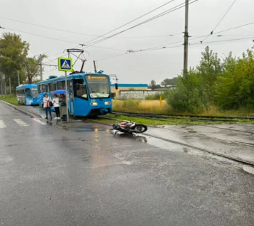 Фото: В Новокузнецке мотоциклист без прав сбил девушку-пешехода 1