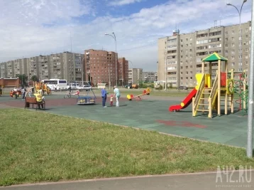Фото: Мэр Кемерова поручил очистить территорию возле одной из детских площадок на Южном 1