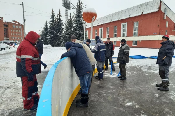 В Кемерове начали готовить первую зимнюю спортплощадку