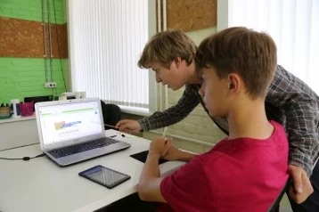 Фото: В кемеровском IT-офисе «ЭТО_» дети учатся программированию 1