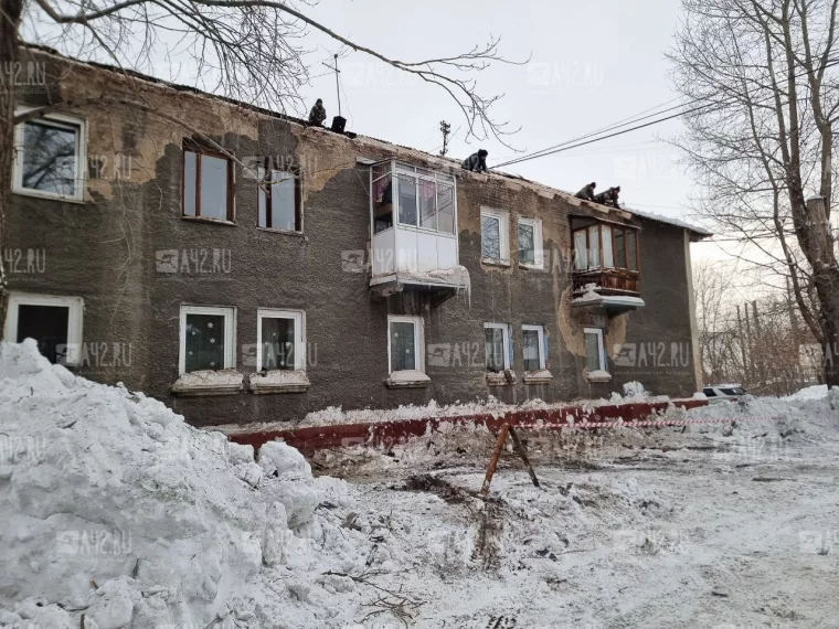 Фото: Крыша жилого дома частично обрушилась в Кемерове 4