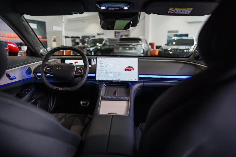 Фото: Топ-5 фишек премиального гибридного купе EXLANTIX ES 4