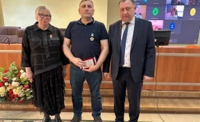 Жители Новокузнецкого округа спасли женщину и ребёнка из горящего дома