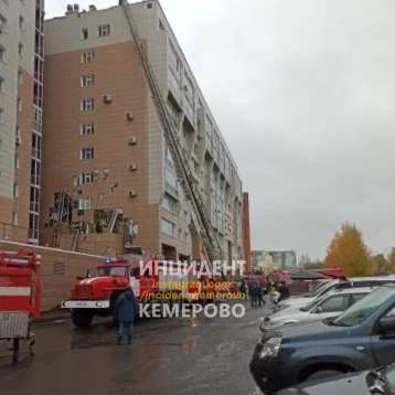 Фото: В Кемерове в 10-этажном доме возле крупного ТЦ произошло ЧП 1