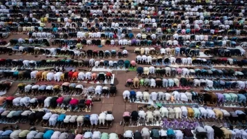 Фото: Главная мечеть Москвы приняла тысячи верующих в Курбан-байрам 1
