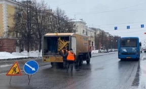 Вывоз снега и очистка объектов ливневой канализации: в Кемерове продолжают готовиться к паводку