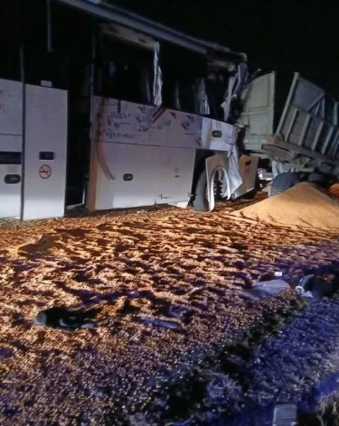 Выполнявший рейс Владивосток — Суйфэньхэ автобус врезался в трактор на трассе: пострадали 8 человек