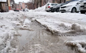 В Кемерове из-за коммунальной аварии залило водой пешеходный переход