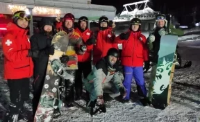 В Кузбассе сноубордисты катались вне трассы и потерялись: им потребовалась помощь спасателей