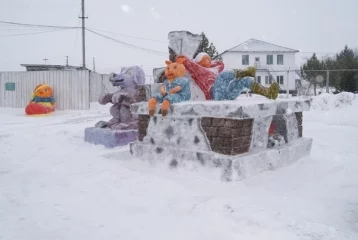 Фото: Миньоны, Емеля и Снегурочка: в кузбасской колонии прошёл конкурс новогодних фигур из снега и льда 6