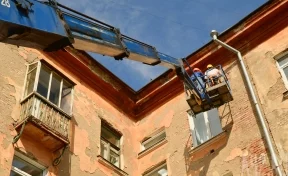 Ремонт треснувшего в центре Кемерова дома может занять несколько месяцев