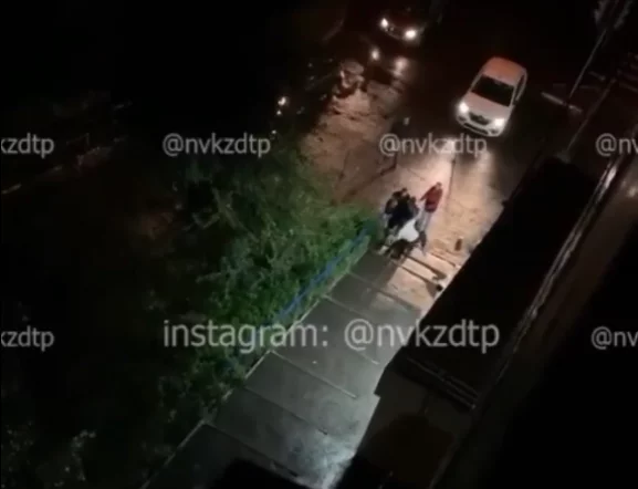 Фото: Видео жестокого избиения прохожих на улице в Новокузнецке опубликовали в Сети 2