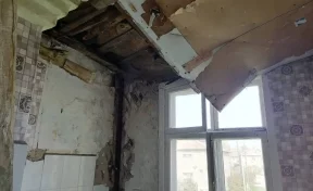В Кузбассе в жилом доме обрушился потолок: прокуратура начала проверку