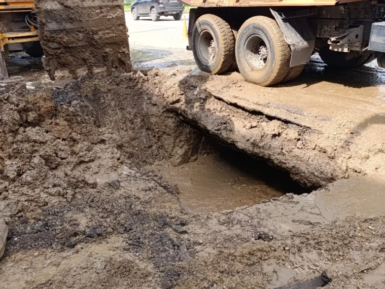 Фото: В Новокузнецке из-за порыва без холодной воды остались несколько домов 7
