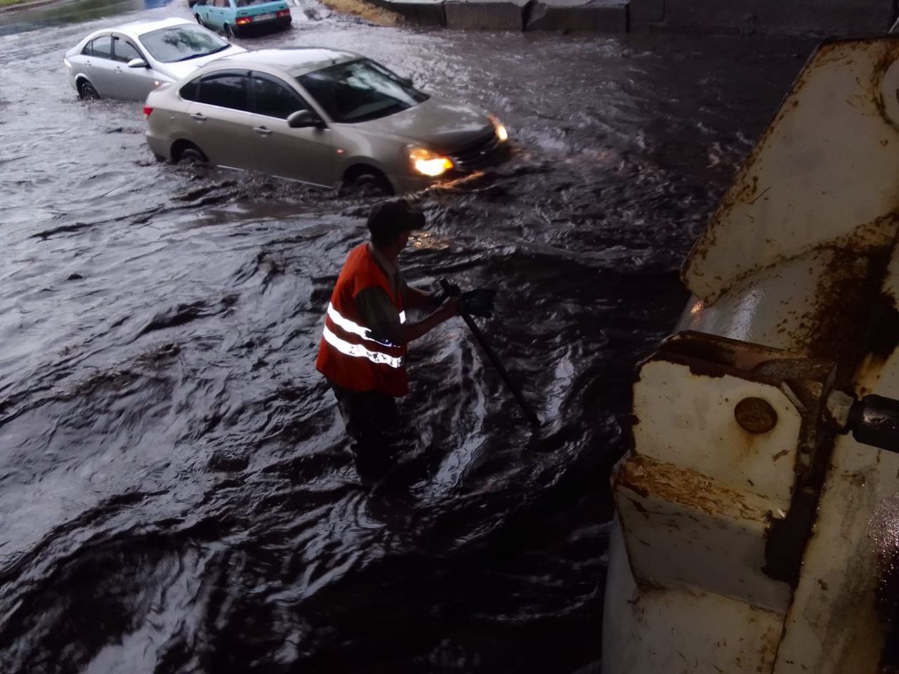 Власти Новокузнецка рассказали о борьбе с наступившим после ливня потопом
