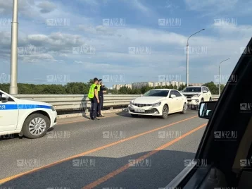 Фото: В Кемерове из-за ДТП на Кузбасском мосту образовалась пробка 1