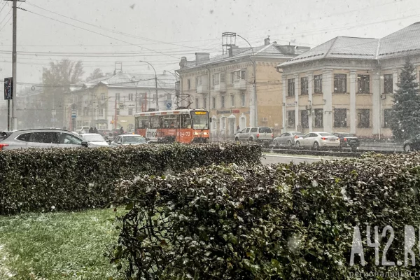 В Кузбассе прошли первые снегопады: ГАИ предупредила об ухудшении видимости на дорогах