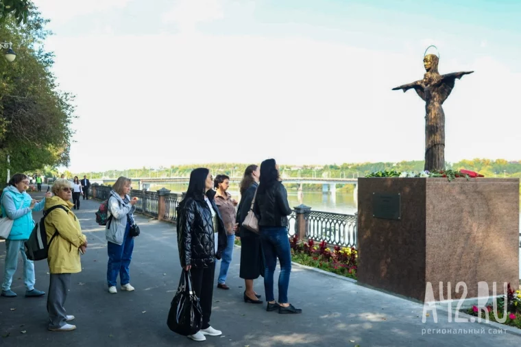 Фото: Распятие и любовь. Что хотел сказать автор скульптуры на набережной Томи, вызвавшей споры кемеровчан 1