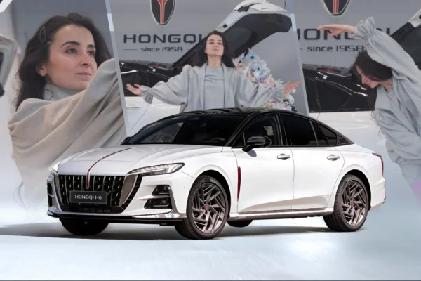 Кемеровчанок приглашают на праздничную тренировку в автосалон HONGQI