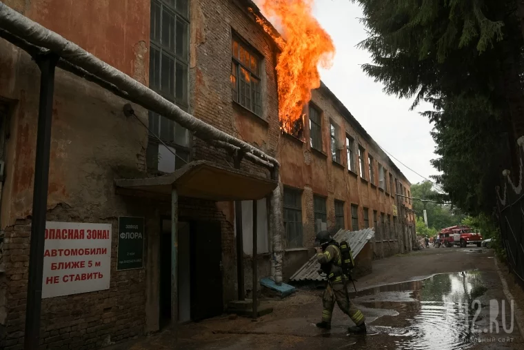 Фото: По горячим следам: в центре Кемерова произошёл крупный пожар 43
