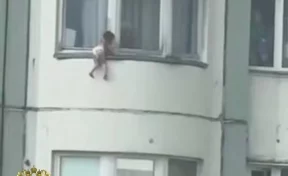 В Москве 2-летняя девочка вылезла из окна 12 этажа