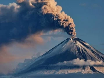 Фото: На Камчатке началось извержение Безымянного 1