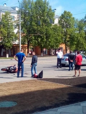Фото: В Кемерове произошло ДТП с участием мотоцикла на проспекте Ленина 1