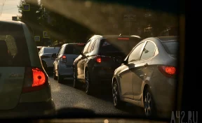 В очереди на автоподходах на Крымский мост скопилось более 2 000 автомобилей