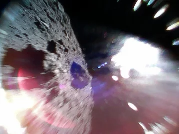 Фото: Опубликованы первые в истории снимки с поверхности астероида Рюгу 1