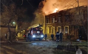 В Астрахани загорелась кровля и внутренняя отделка жилого дома 