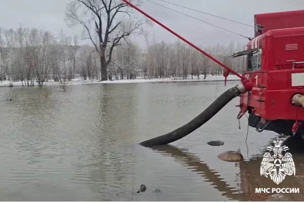 Междуреченск начало топить, МЧС выехало на место