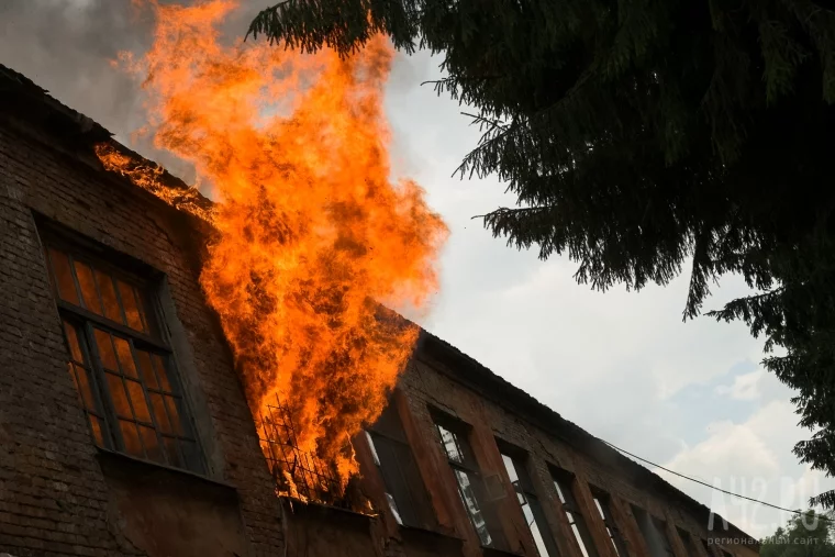 Фото: По горячим следам: в центре Кемерова произошёл крупный пожар 44