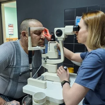 Фото: Кемеровские врачи провели уникальную операцию на глаза по удалению опухоли 1