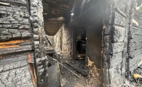 СК: два человека погибли на пожаре в частном доме в Юргинском округе