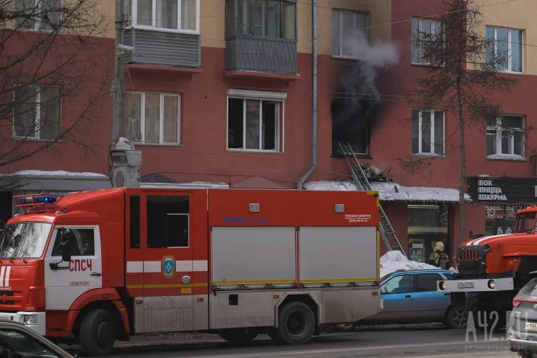 Фото: Пожар в многоквартирном доме в центре Кемерова 21