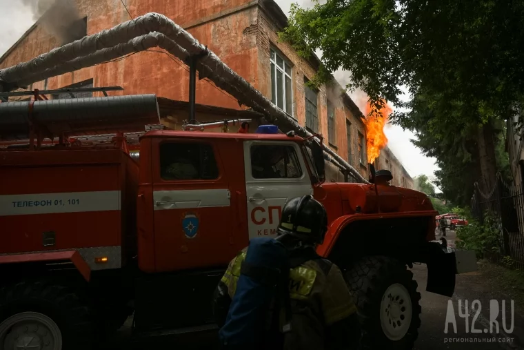 Фото: По горячим следам: в центре Кемерова произошёл крупный пожар 45