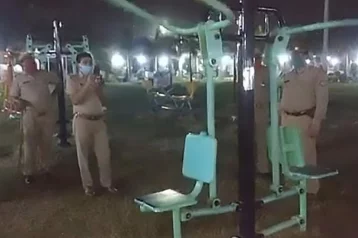 Фото: В Индии полицейские сняли на видео движение спортивного тренажёра «с призраком» 1