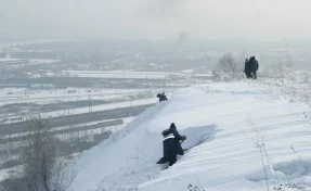 В Кузбассе спасатели спустили с опасного участка лавину